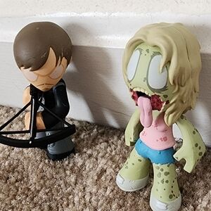Funko Mystery Minis The Walking Dead Series 2 Daryl Dixon & Jawlesss Girl Zombie